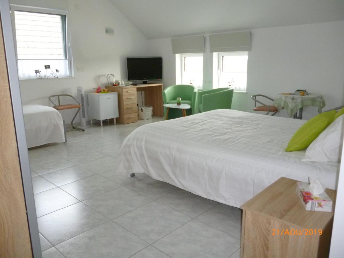 Bed and Breakfast Le Sart-Belles Esterno foto